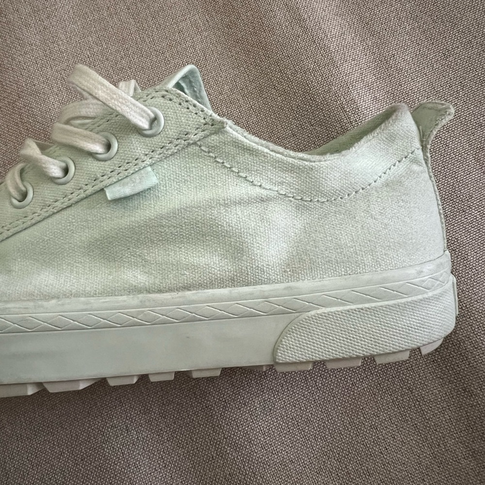 UGG Aries Sneakers - Picture 9 of 11